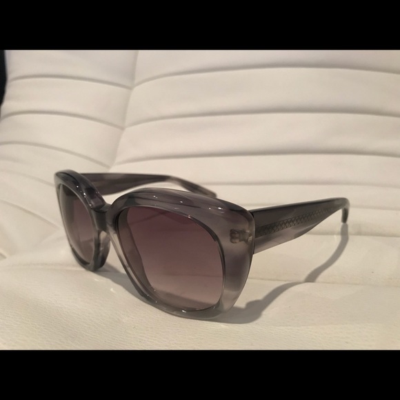❗️SOLD ❗️Bottega Venetta Sunglasses (Authentic). - Picture 4 of 6